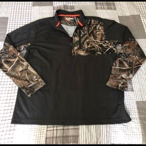 Magellan Outdoors green and camp quarter zip